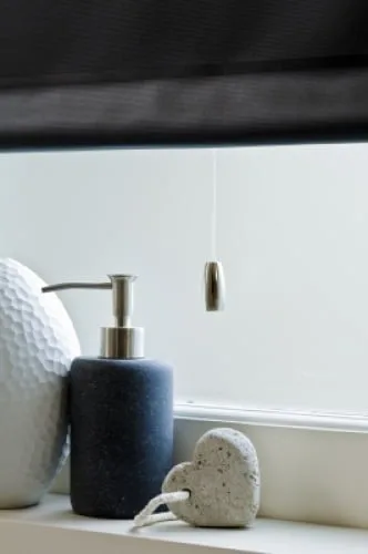 Unilux Black PVC Roller Blind - Image 4
